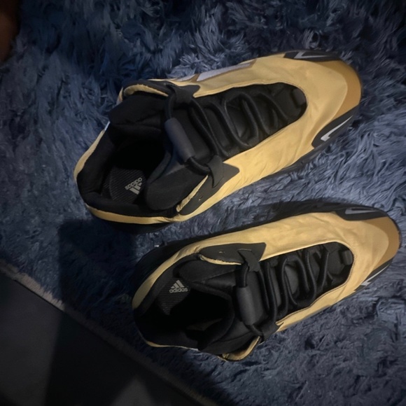 Yeezy Honey 700 MVN main image 4